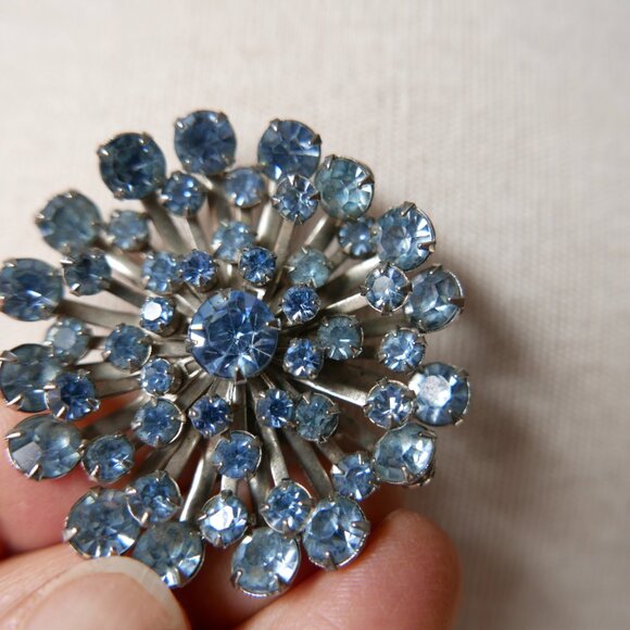 Vintage Blue Rhinestone Starburst Brooch - Picture 2 of 10
